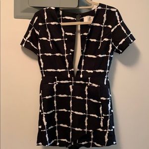 Low cut J.O.A Romper